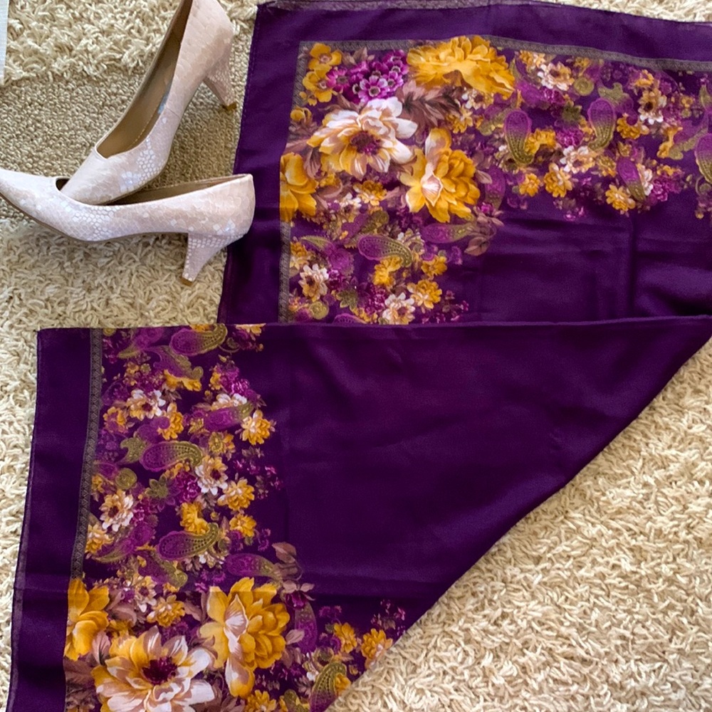 Square scarf purple with flowers and paisley